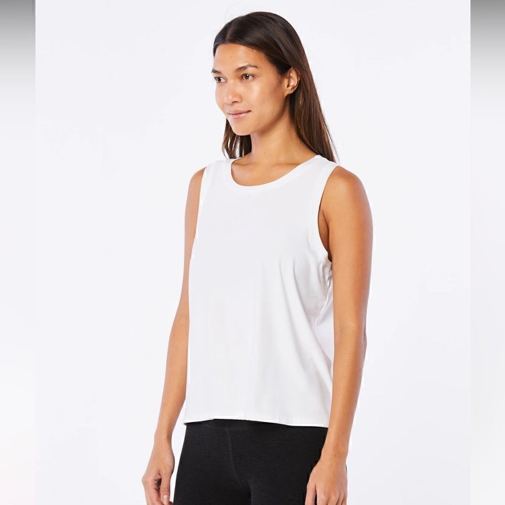 Featherweight Balanced Muscle Tank - Picture 3 of 8